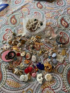 Bundle Of Misfit Jewelry 2Lb’s